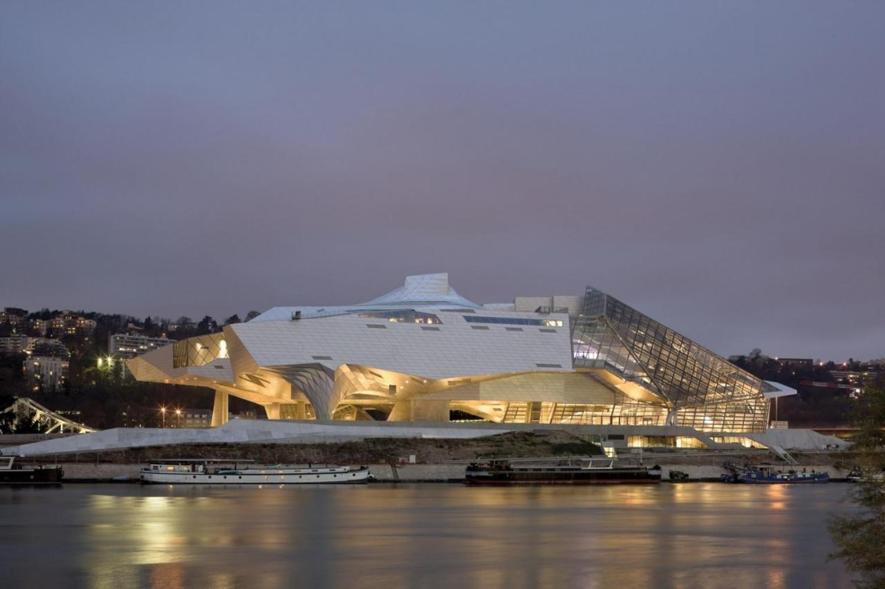 Lyon Confluence - Duplex Au Calme Avec Parking Prive En Option Lägenhet Exteriör bild